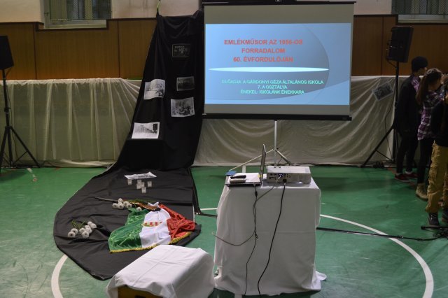 Októberi ünnepély