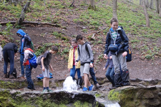 Tavaszi bakancsos képek