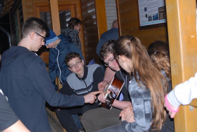 Tavaszi bakancsos képek