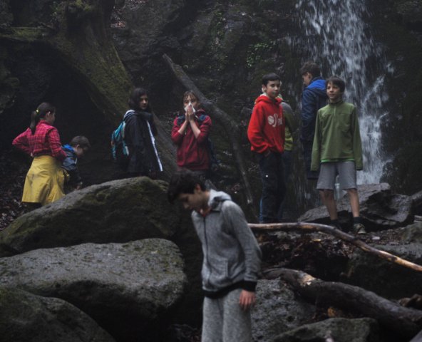 Tavaszi bakancsos képek