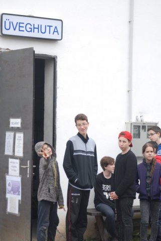 Tavaszi bakancsos képek